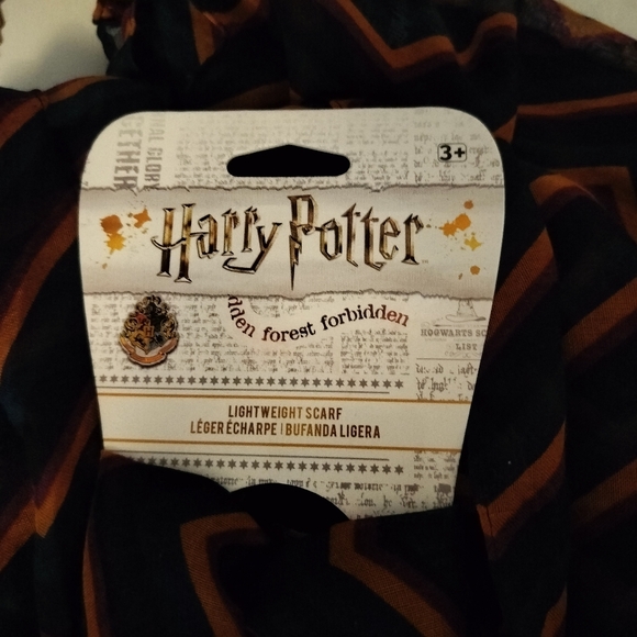 Harry Potter Fashion Scarf & Beanie - Picture 3 of 4